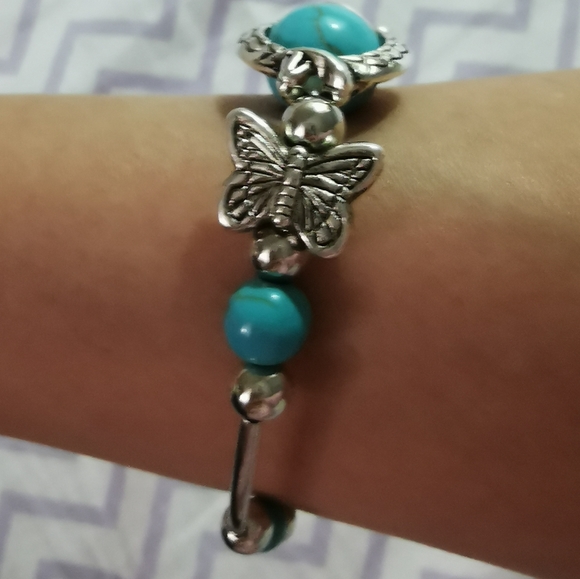 Silver butterfly and tourquise beads bracelet - Picture 3 of 7